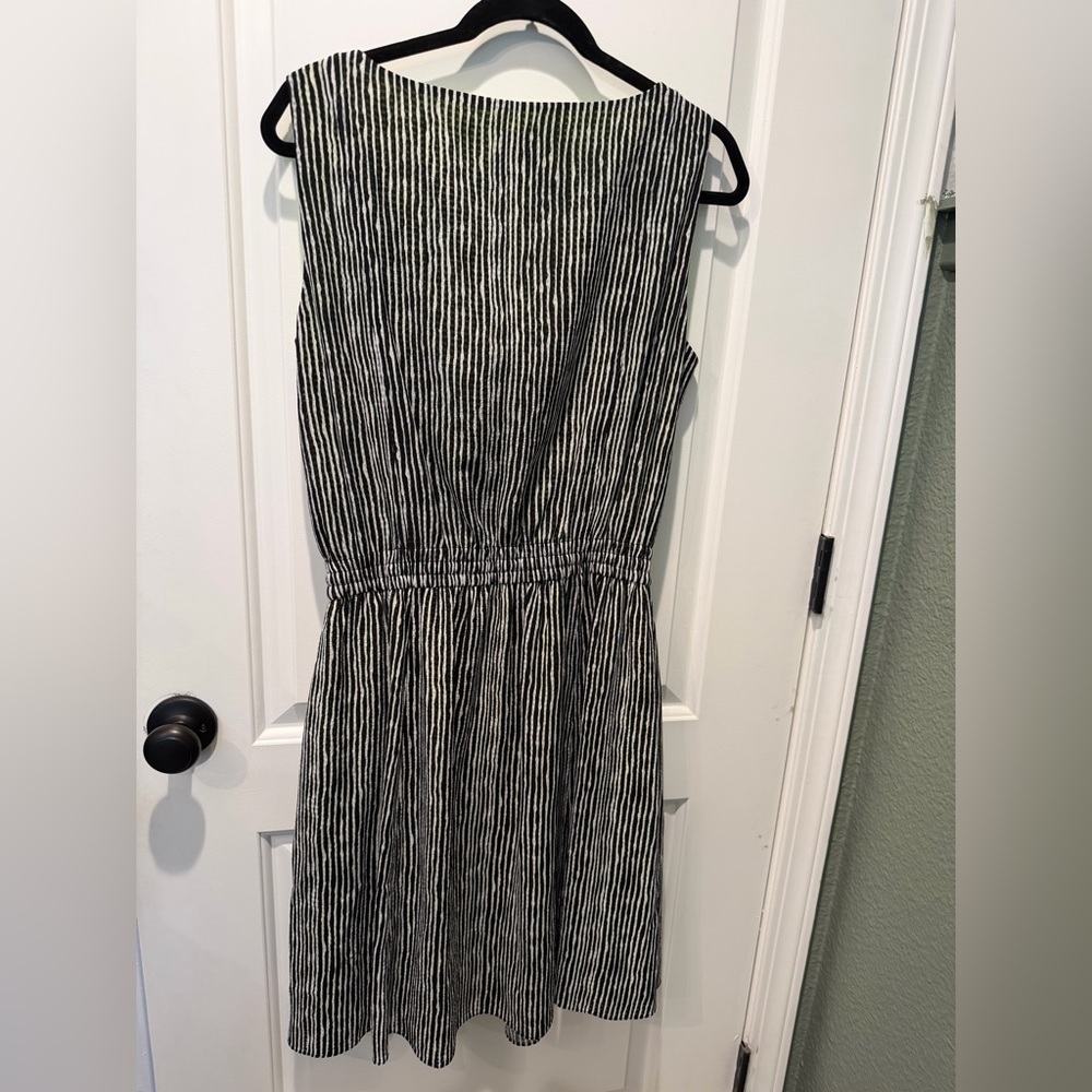 Vince Camuto Black & White Striped Midi Dress with Neon Yellow Lining Size 12 - Picture 3 of 5